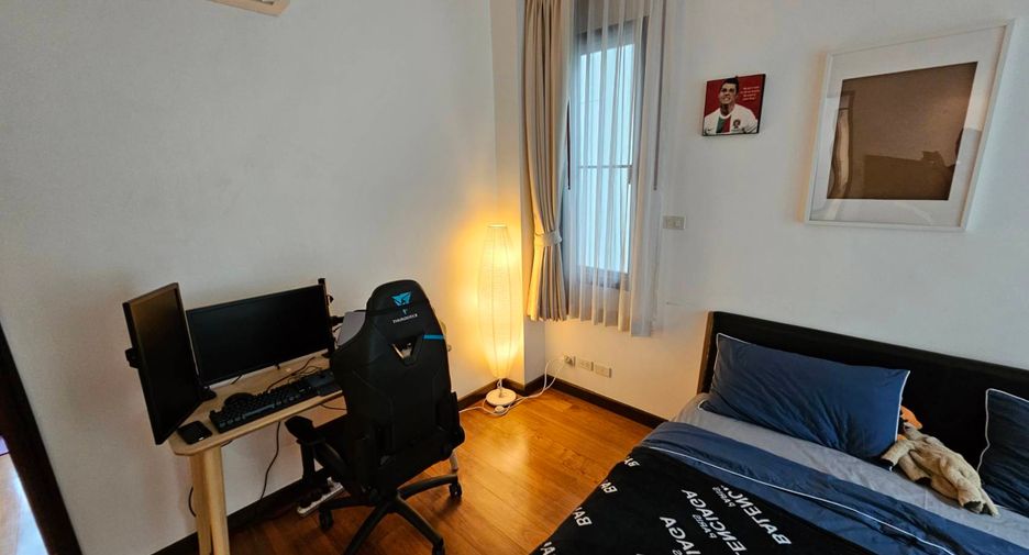 For rent 3 bedrooms house in Khlong Toei, Bangkok