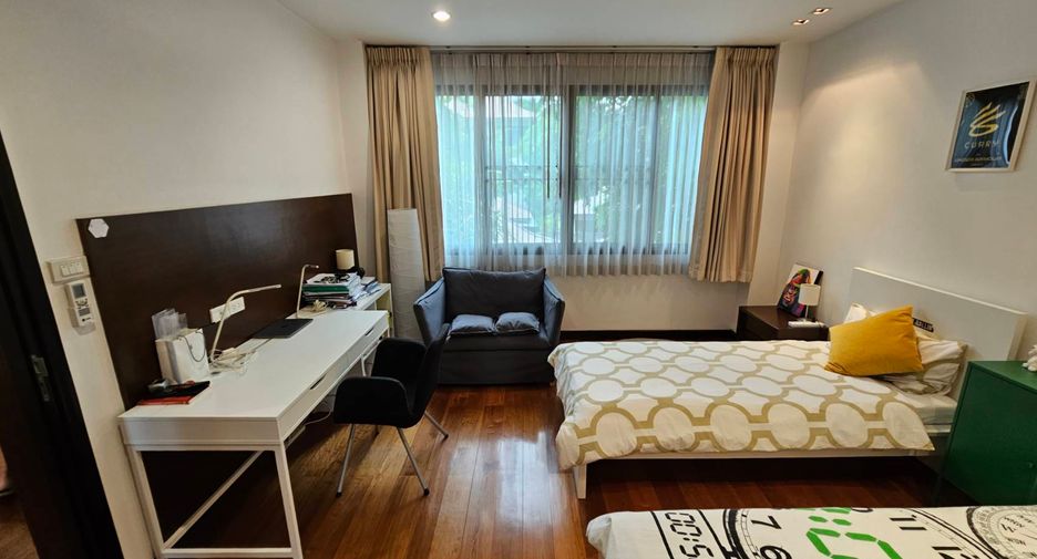For rent 3 bedrooms house in Khlong Toei, Bangkok