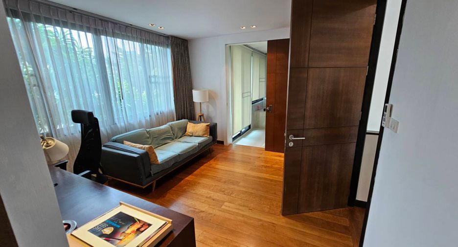 For rent 3 bedrooms house in Khlong Toei, Bangkok