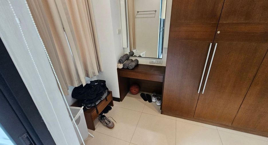 For rent 3 bedrooms house in Khlong Toei, Bangkok