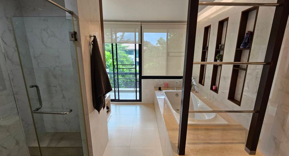 For rent 3 bedrooms house in Khlong Toei, Bangkok