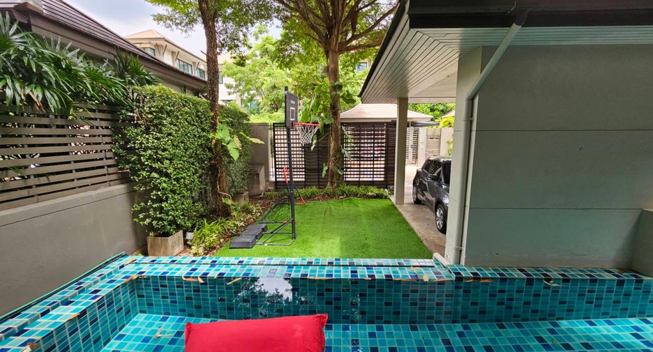 For rent 3 bedrooms house in Khlong Toei, Bangkok