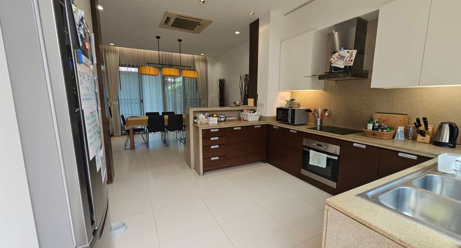 For rent 3 bedrooms house in Khlong Toei, Bangkok