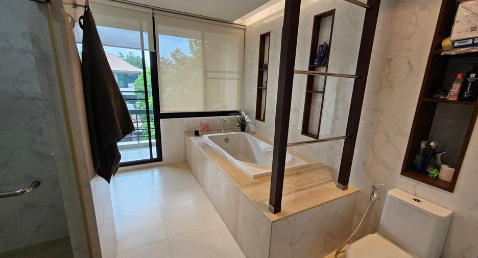 For rent 3 bedrooms house in Khlong Toei, Bangkok