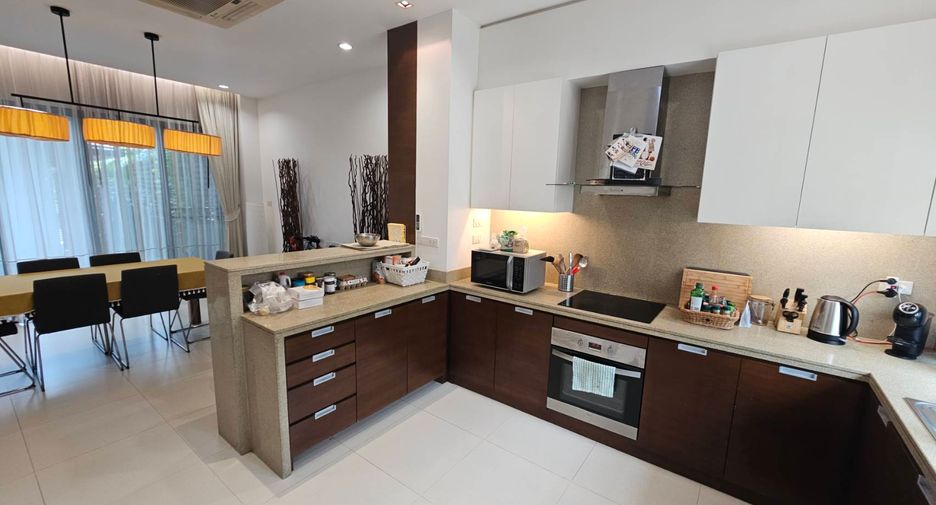 For rent 3 bedrooms house in Khlong Toei, Bangkok