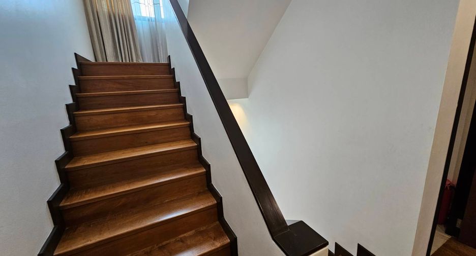For rent 3 bedrooms house in Khlong Toei, Bangkok