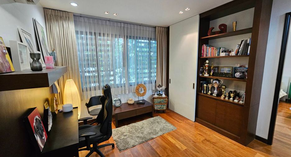 For rent 3 bedrooms house in Khlong Toei, Bangkok