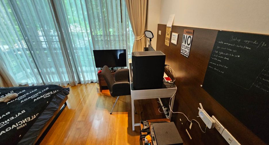 For rent 3 bedrooms house in Khlong Toei, Bangkok