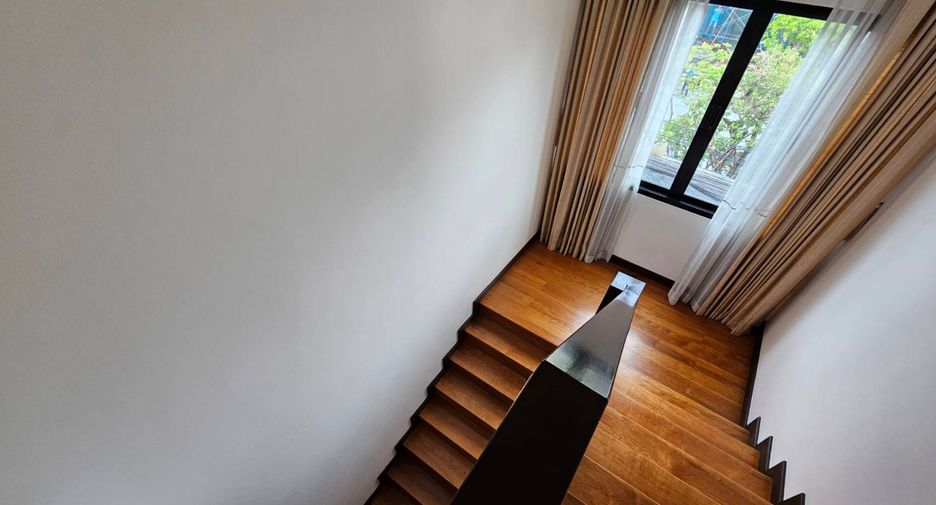 For rent 3 bedrooms house in Khlong Toei, Bangkok