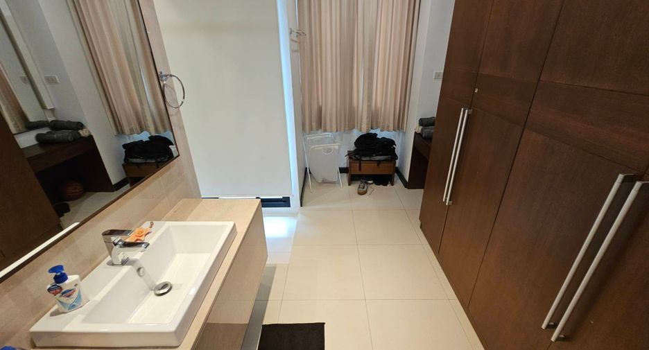 For rent 3 bedrooms house in Khlong Toei, Bangkok