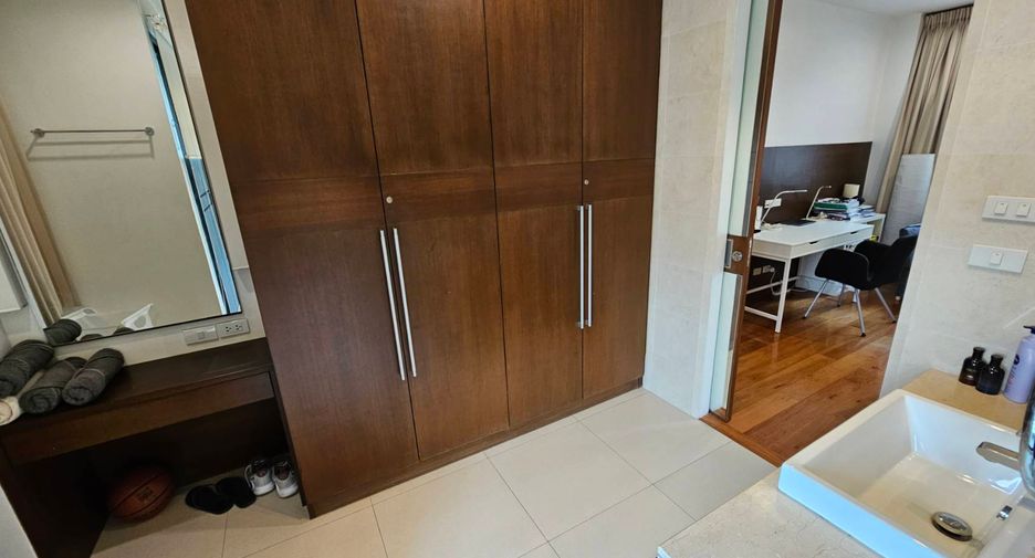 For rent 3 bedrooms house in Khlong Toei, Bangkok