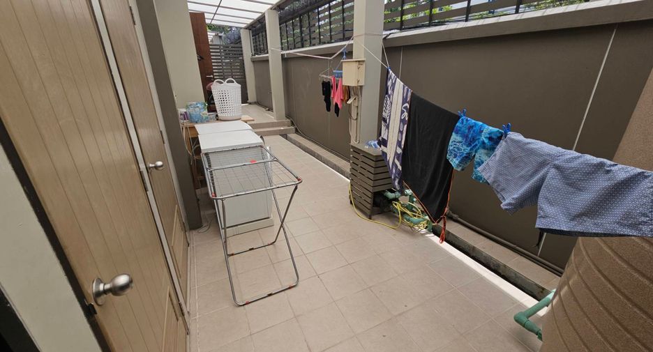 For rent 3 bedrooms house in Khlong Toei, Bangkok
