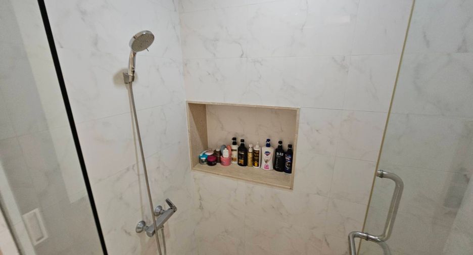 For rent 3 bedrooms house in Khlong Toei, Bangkok