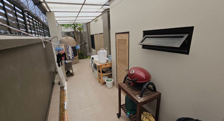 For rent 3 bedrooms house in Khlong Toei, Bangkok