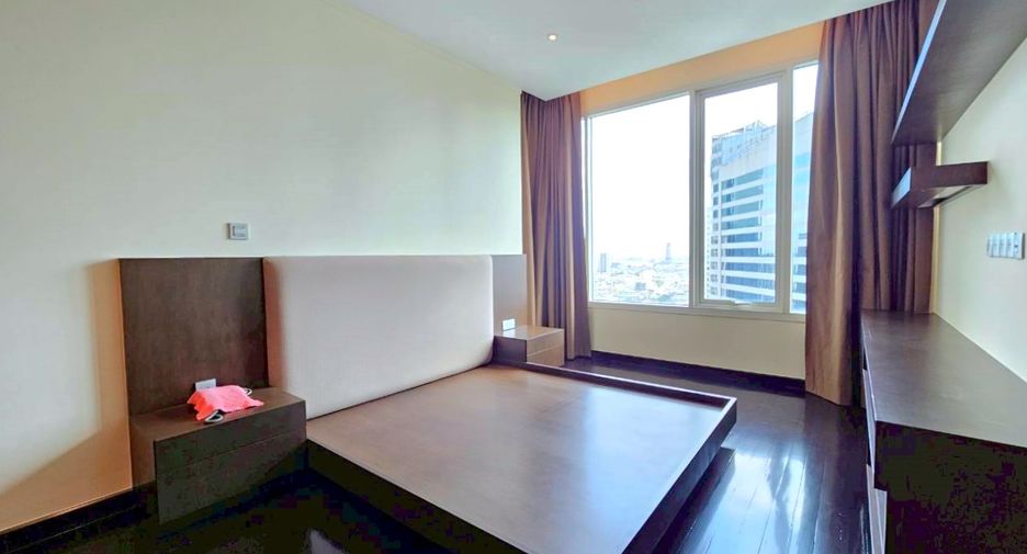 For rent 3 bedrooms condo in Sathon, Bangkok