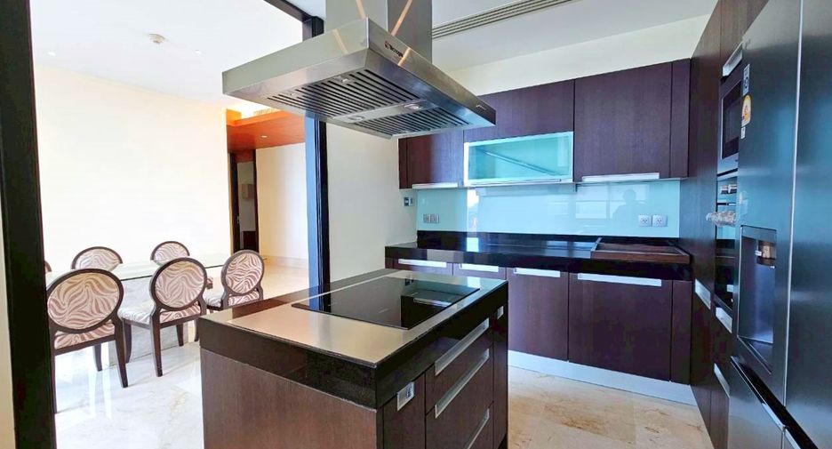 For rent 3 bedrooms condo in Sathon, Bangkok