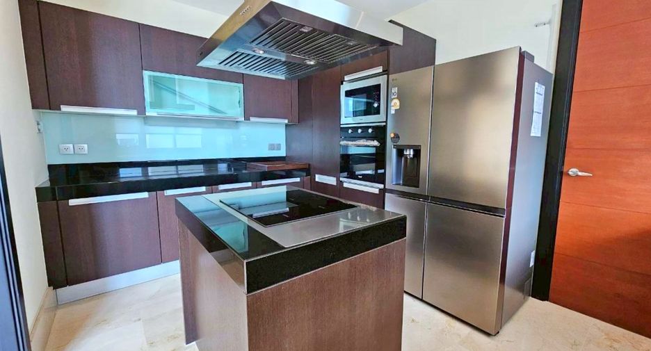 For rent 3 bedrooms condo in Sathon, Bangkok