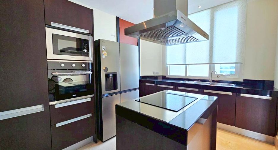 For rent 3 bedrooms condo in Sathon, Bangkok