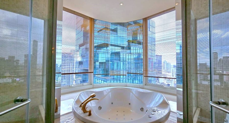 For rent 3 bedrooms condo in Sathon, Bangkok