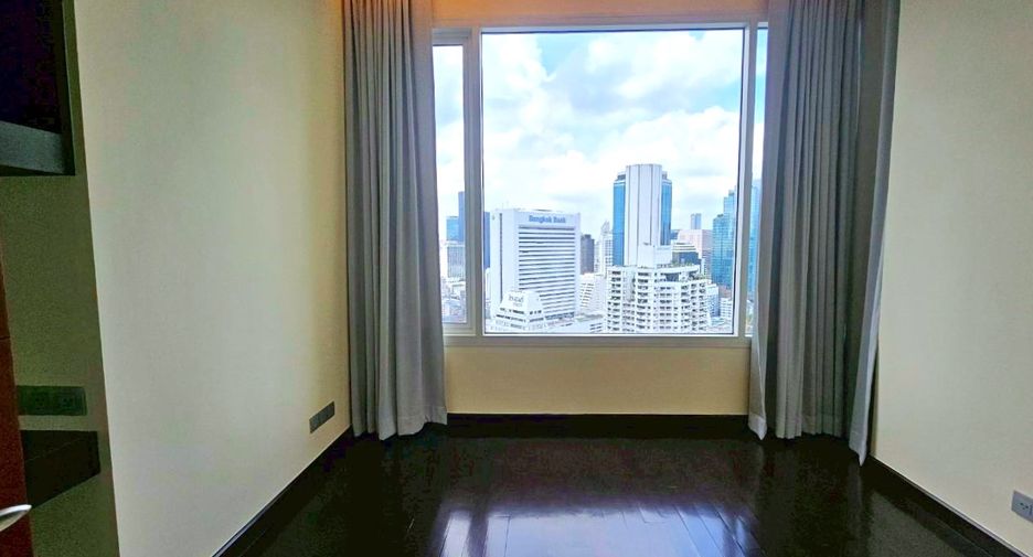 For rent 3 bedrooms condo in Sathon, Bangkok