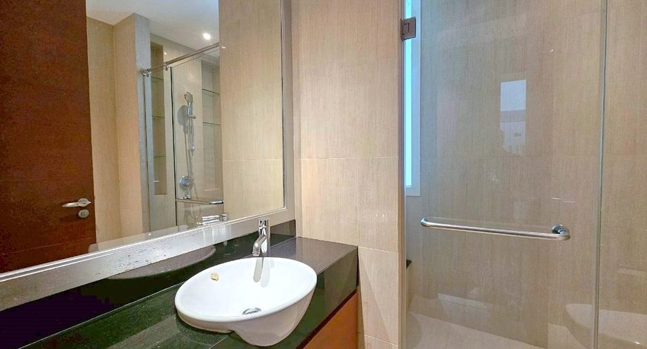 For rent 3 bedrooms condo in Sathon, Bangkok