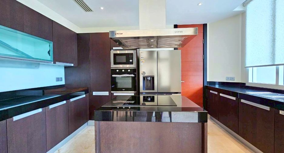 For rent 3 bedrooms condo in Sathon, Bangkok