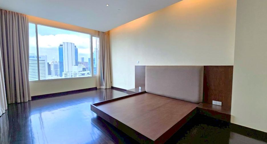 For rent 3 bedrooms condo in Sathon, Bangkok
