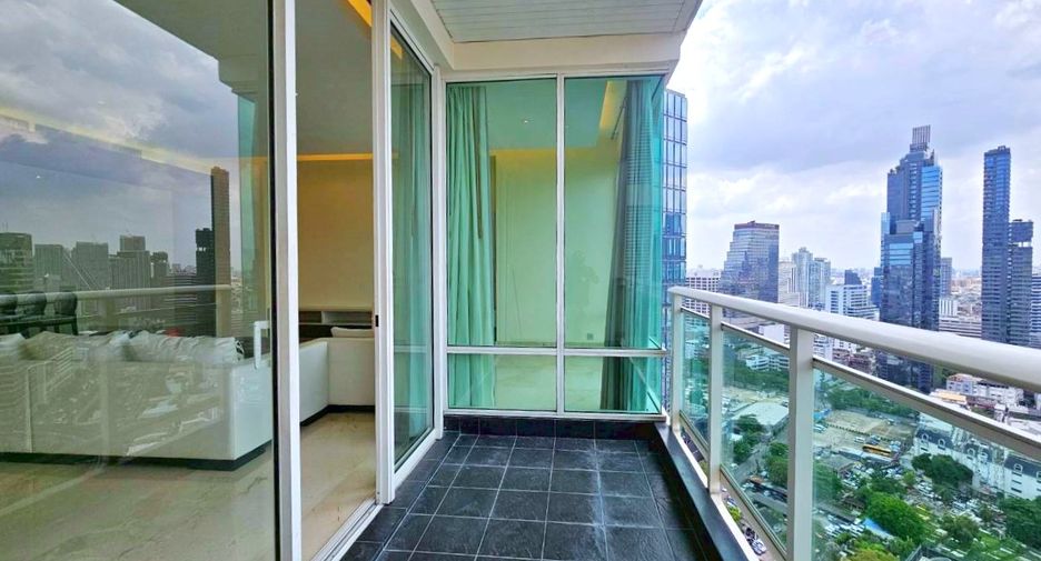 For rent 3 bedrooms condo in Sathon, Bangkok