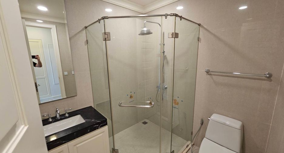 Wohnung zur Miete mit 3 Zimmer in Watthana, Bangkok
