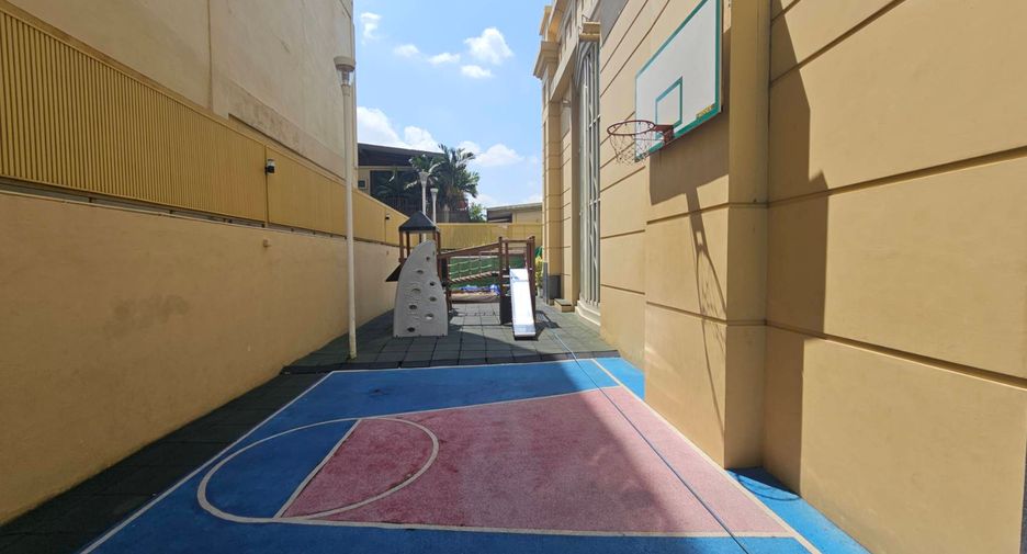 Wohnung zur Miete mit 3 Zimmer in Watthana, Bangkok