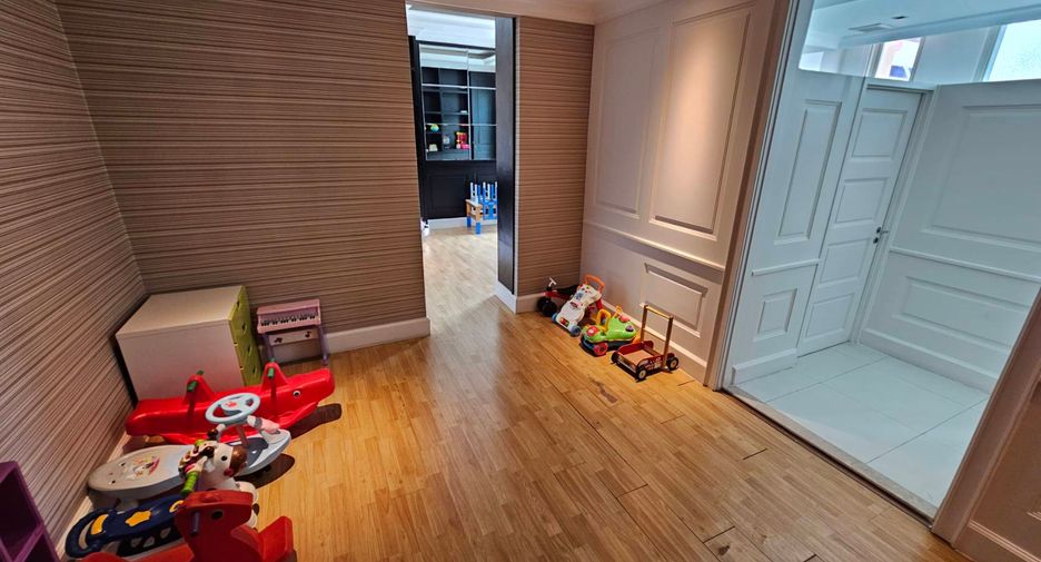 Wohnung zur Miete mit 3 Zimmer in Watthana, Bangkok