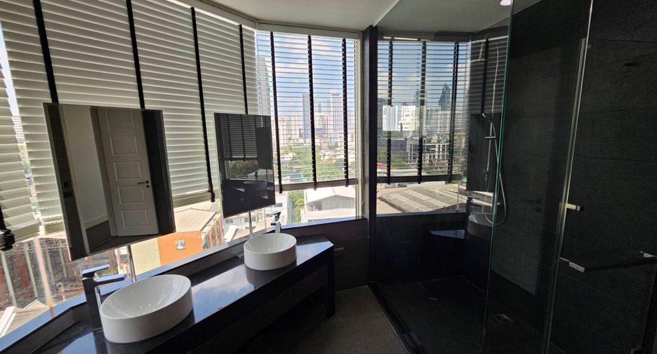 Wohnung zur Miete mit 3 Zimmer in Watthana, Bangkok