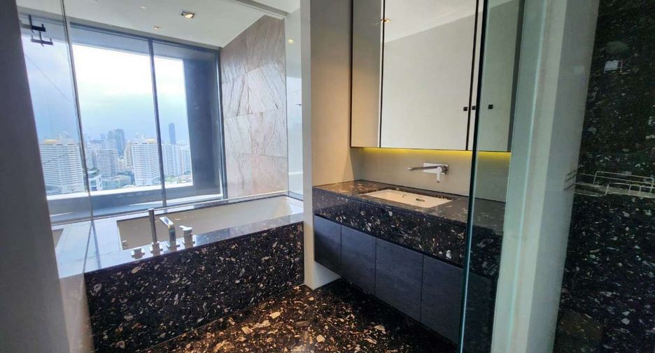 For rent 2 bedrooms condo in Khlong Toei, Bangkok