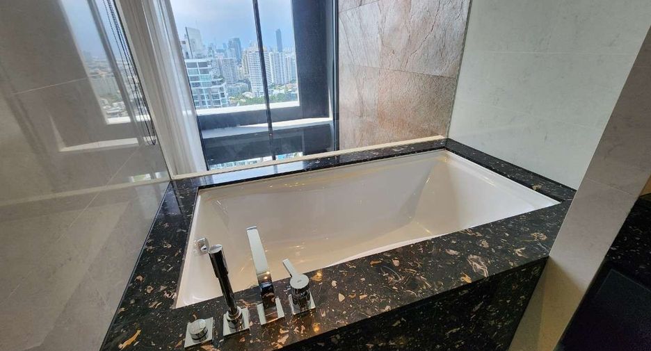 For rent 2 bedrooms condo in Khlong Toei, Bangkok