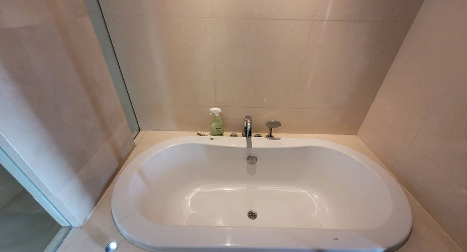 Condo en alquiler de 2 habitaciones en Khlong Toei, Bangkok