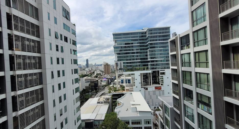 For rent 2 bedrooms condo in Watthana, Bangkok