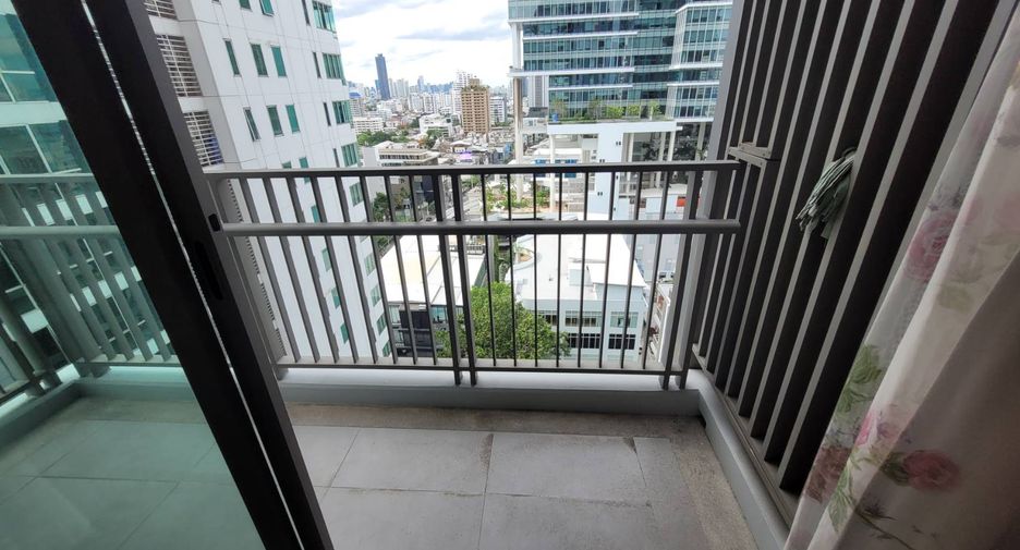 For rent 2 bedrooms condo in Watthana, Bangkok