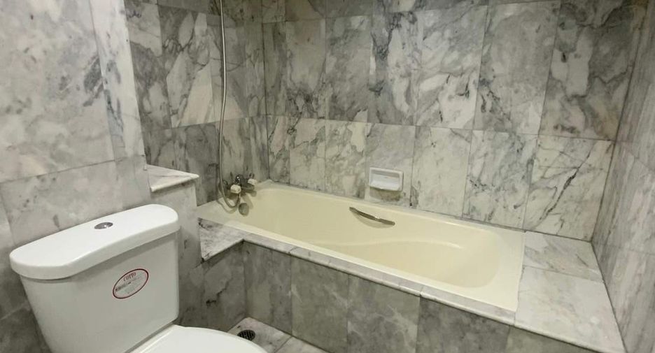 For rent 3 bedrooms condo in Watthana, Bangkok