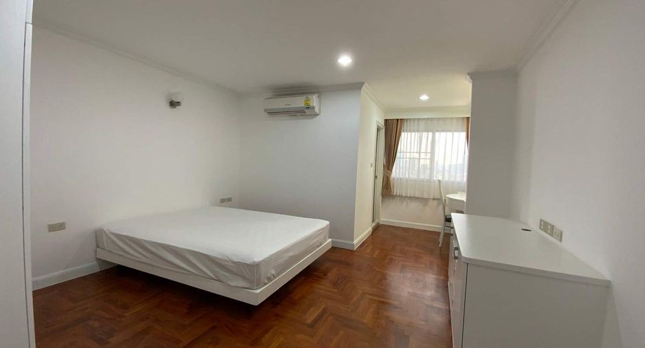 For rent 3 bedrooms condo in Watthana, Bangkok