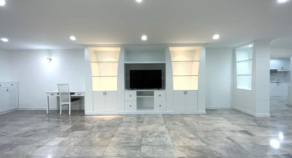 For rent 3 bedrooms condo in Watthana, Bangkok