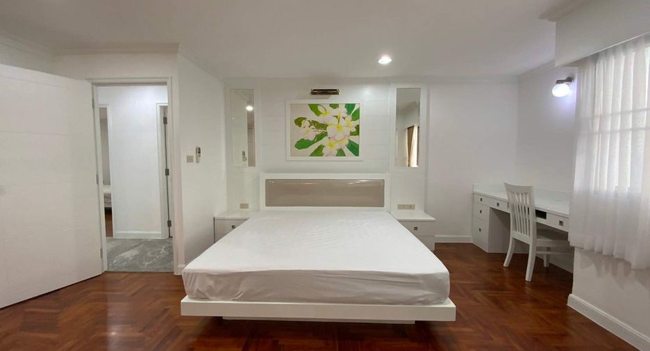 For rent 3 bedrooms condo in Watthana, Bangkok
