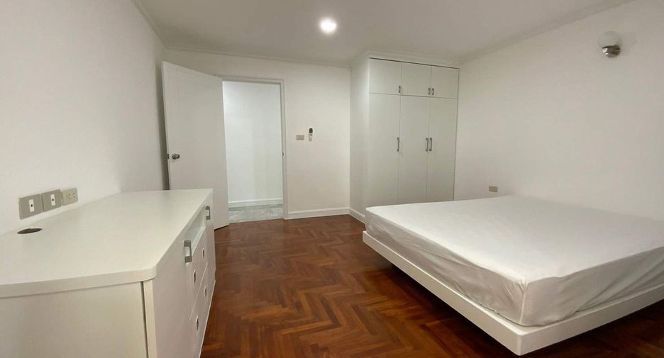For rent 3 bedrooms condo in Watthana, Bangkok