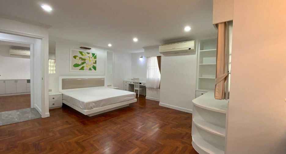 For rent 3 bedrooms condo in Watthana, Bangkok