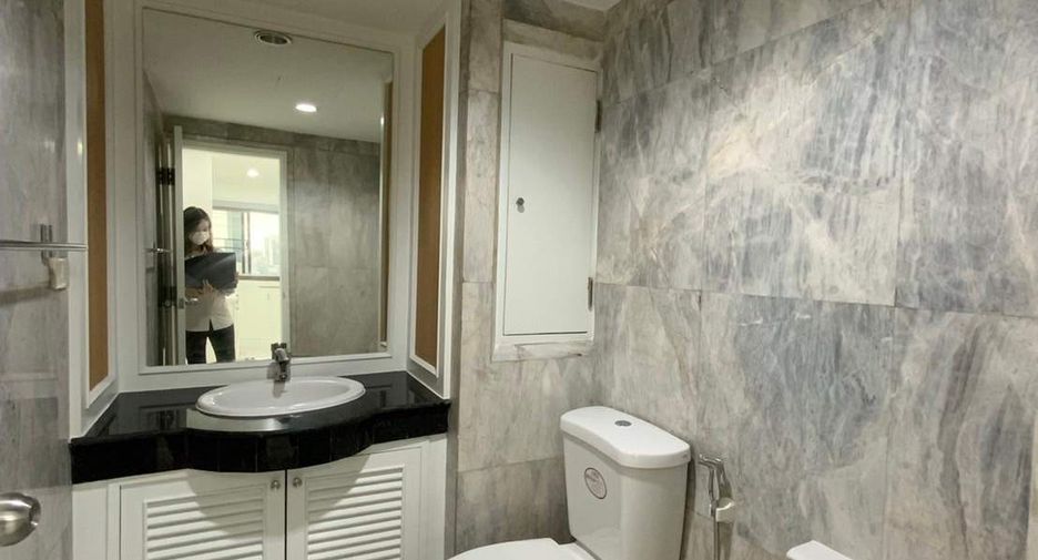 For rent 3 bedrooms condo in Watthana, Bangkok