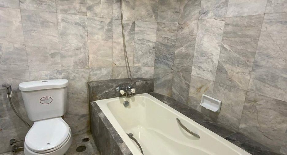 For rent 3 bedrooms condo in Watthana, Bangkok