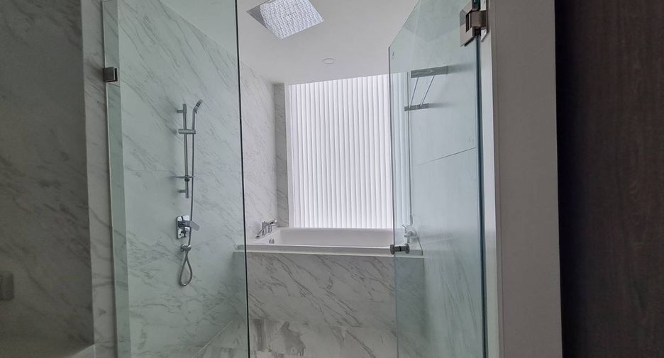 For rent and for sale 1 bed condo in Watthana, Bangkok