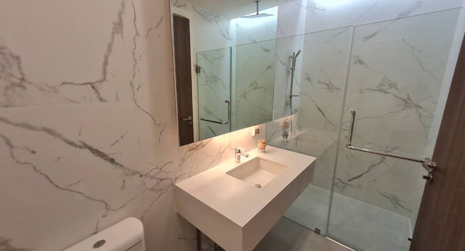 For rent and for sale 1 bed condo in Watthana, Bangkok