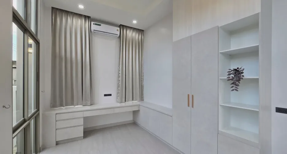 For sale 4 bedrooms villa in Bang Lamung, Chonburi