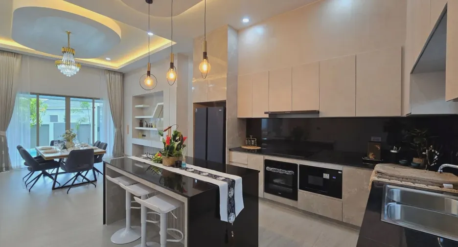 For sale 4 bedrooms villa in Bang Lamung, Chonburi