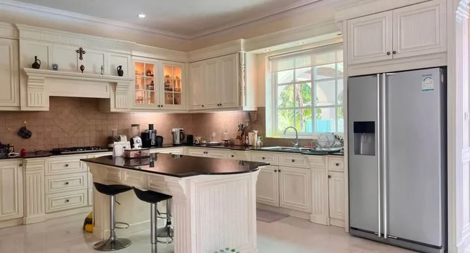 À vendre 4 chambres villa à Bang Lamung, Chonburi